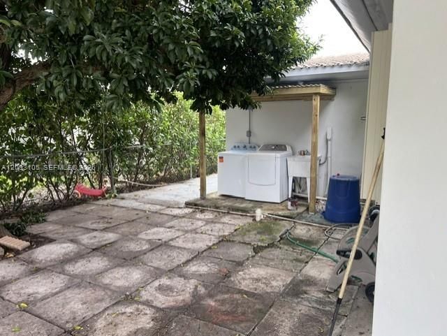 For Rent: $3,400 (3 beds, 2 baths, 2080 Square Feet)
