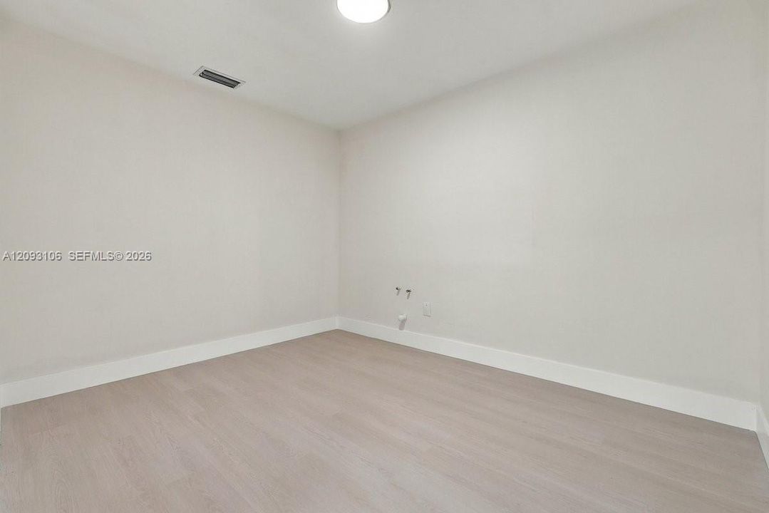 En Venta: $429,900 (4 camas, 2 baños, 1260 Pies cuadrados)