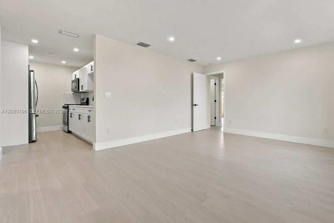 En Venta: $429,900 (4 camas, 2 baños, 1260 Pies cuadrados)