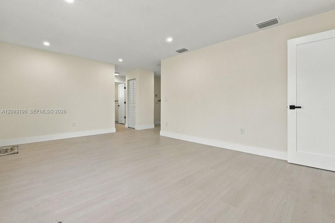 En Venta: $429,900 (4 camas, 2 baños, 1260 Pies cuadrados)