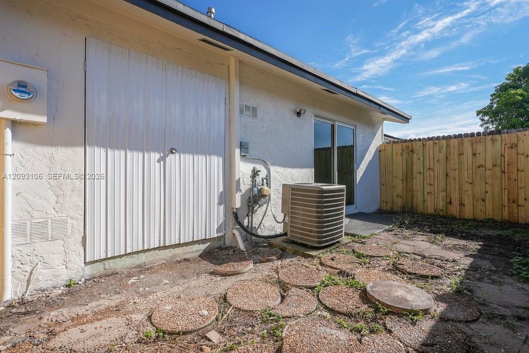 En Venta: $429,900 (4 camas, 2 baños, 1260 Pies cuadrados)