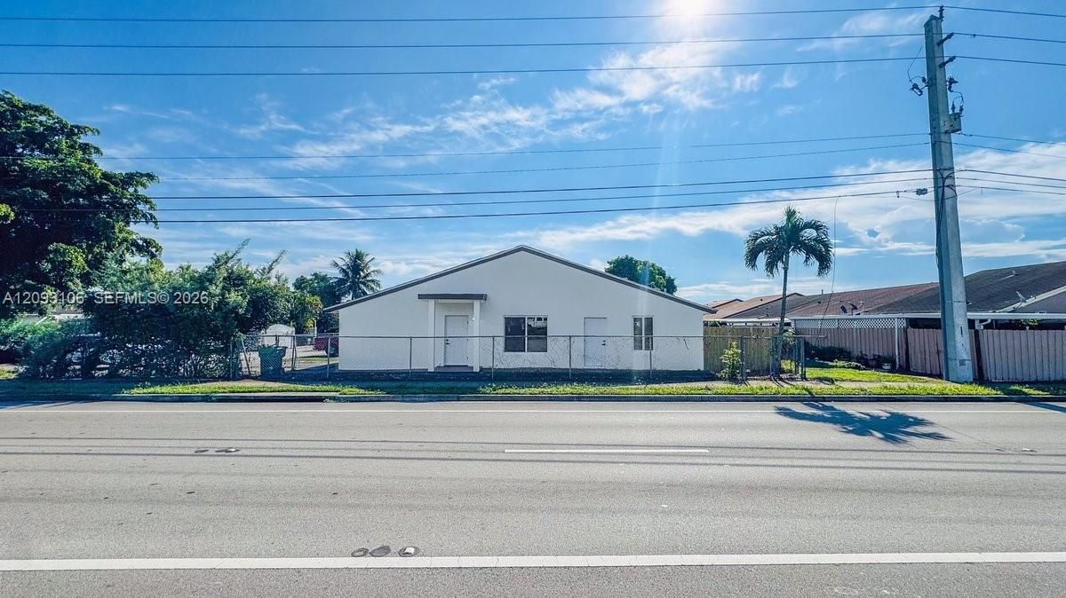 En Venta: $429,900 (4 camas, 2 baños, 1260 Pies cuadrados)