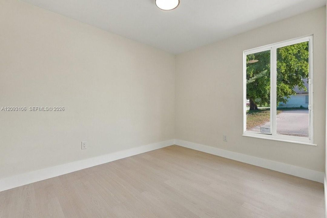 En Venta: $429,900 (4 camas, 2 baños, 1260 Pies cuadrados)