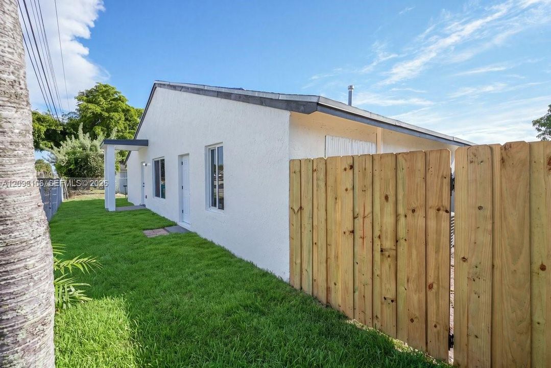 En Venta: $429,900 (4 camas, 2 baños, 1260 Pies cuadrados)