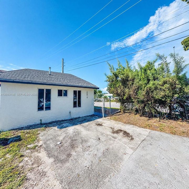 En Venta: $429,900 (4 camas, 2 baños, 1260 Pies cuadrados)