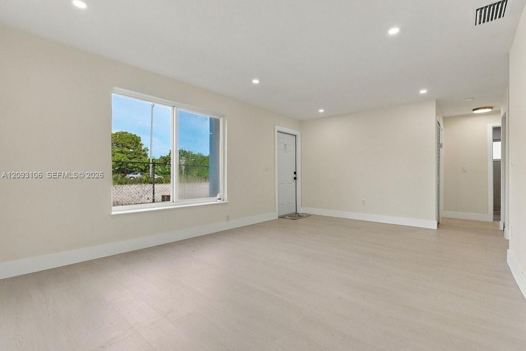 En Venta: $429,900 (4 camas, 2 baños, 1260 Pies cuadrados)