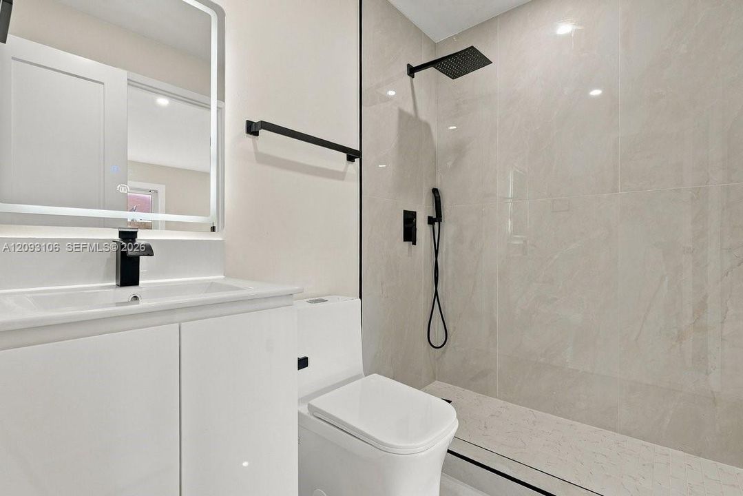 En Venta: $429,900 (4 camas, 2 baños, 1260 Pies cuadrados)