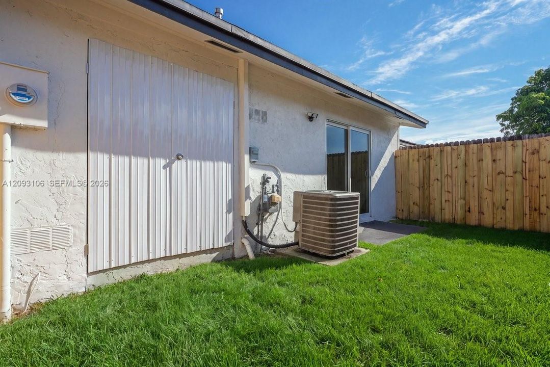 En Venta: $429,900 (4 camas, 2 baños, 1260 Pies cuadrados)
