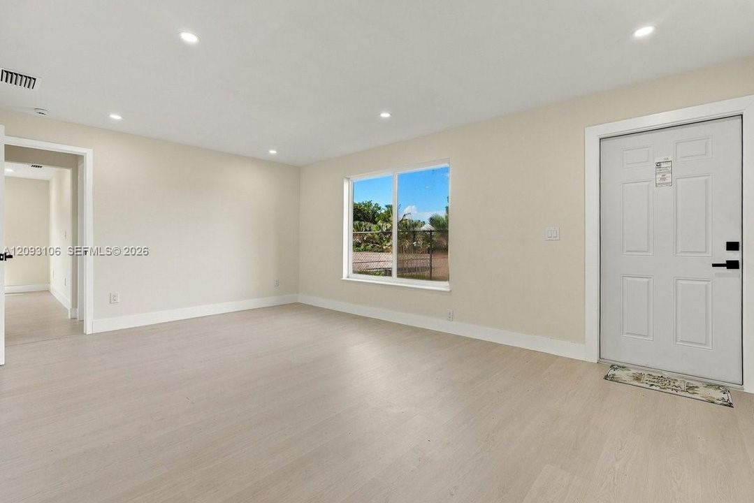 En Venta: $429,900 (4 camas, 2 baños, 1260 Pies cuadrados)