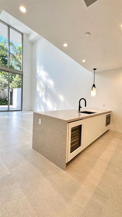 For Rent: $13,900 (2 beds, 2 baths, 1434 Square Feet)