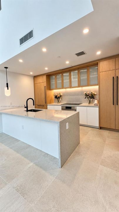For Rent: $13,900 (2 beds, 2 baths, 1434 Square Feet)