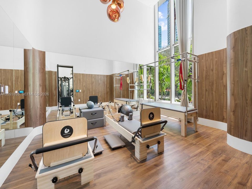 For Rent: $13,900 (2 beds, 2 baths, 1434 Square Feet)