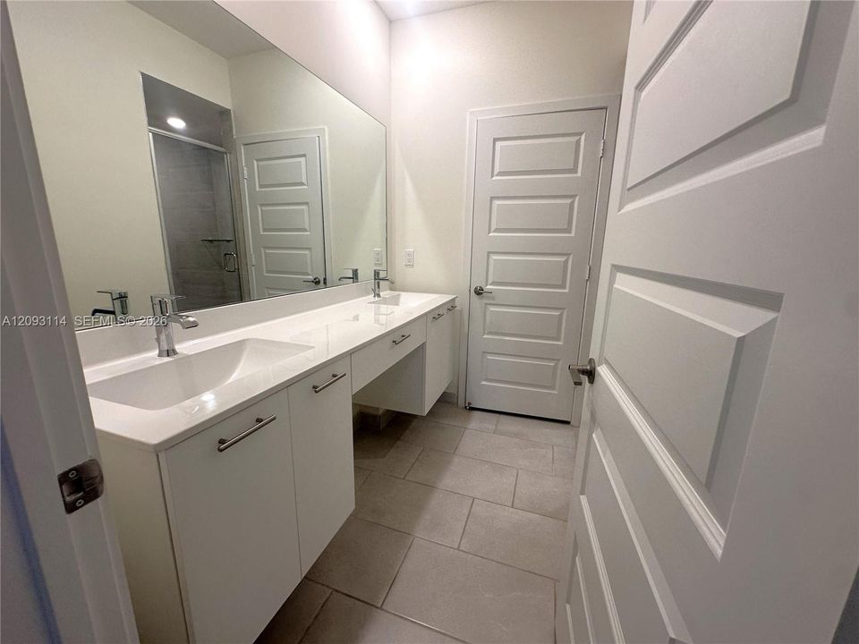 For Rent: $3,400 (3 beds, 2 baths, 1431 Square Feet)