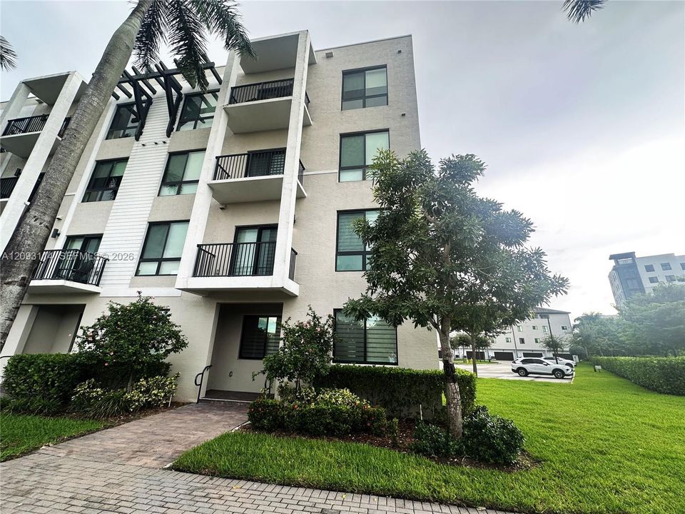 For Rent: $3,400 (3 beds, 2 baths, 1431 Square Feet)
