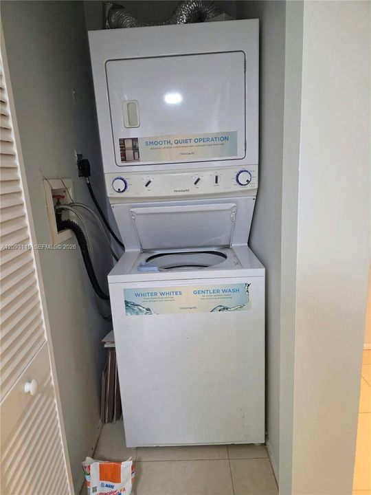 For Rent: $2,100 (2 beds, 2 baths, 936 Square Feet)