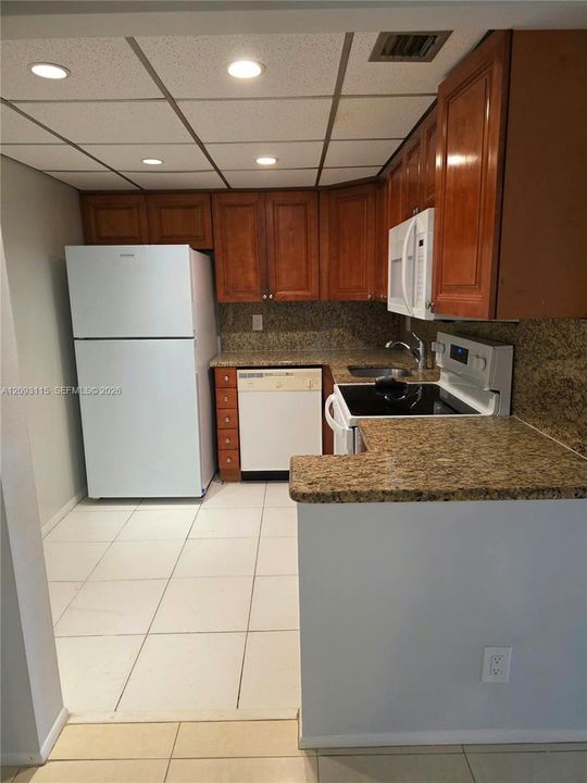 For Rent: $2,100 (2 beds, 2 baths, 936 Square Feet)