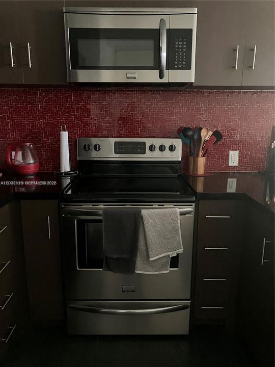 В аренду: $2,500 (1 спален, 1 ванн, 750 Квадратных фут)