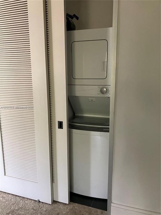 В аренду: $2,500 (1 спален, 1 ванн, 750 Квадратных фут)