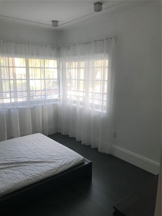 В аренду: $2,500 (1 спален, 1 ванн, 750 Квадратных фут)