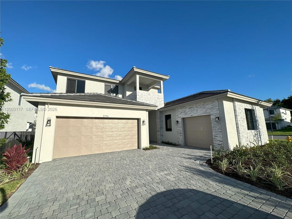 For Sale: $1,695,000 (5 beds, 4 baths, 3562 Square Feet)