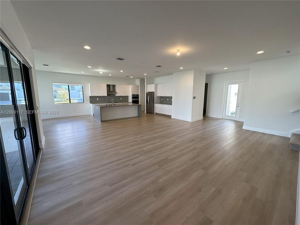 For Sale: $1,695,000 (5 beds, 4 baths, 3562 Square Feet)