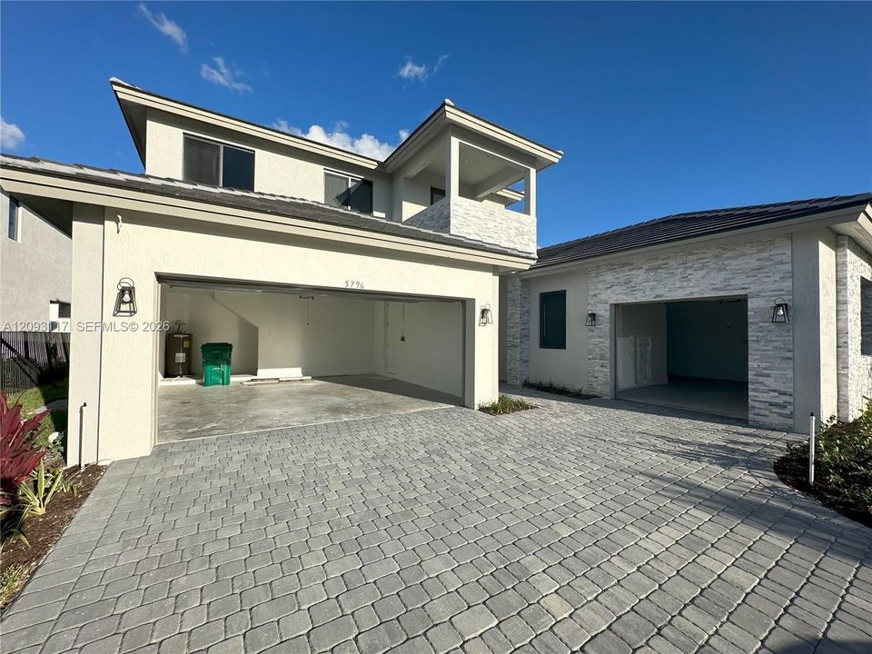 For Sale: $1,695,000 (5 beds, 4 baths, 3562 Square Feet)