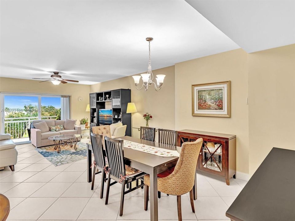 For Sale: $230,000 (2 beds, 2 baths, 1132 Square Feet)