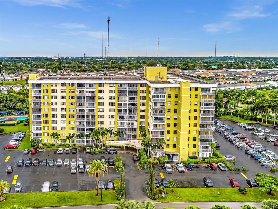 For Sale: $230,000 (2 beds, 2 baths, 1132 Square Feet)