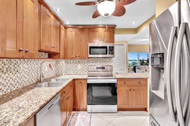 For Sale: $230,000 (2 beds, 2 baths, 1132 Square Feet)
