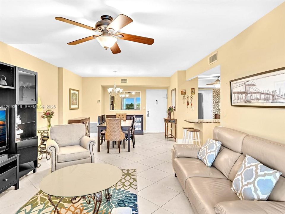 For Sale: $230,000 (2 beds, 2 baths, 1132 Square Feet)