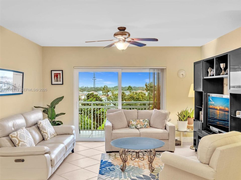 For Sale: $230,000 (2 beds, 2 baths, 1132 Square Feet)
