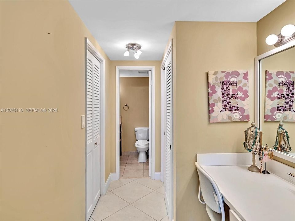For Sale: $230,000 (2 beds, 2 baths, 1132 Square Feet)