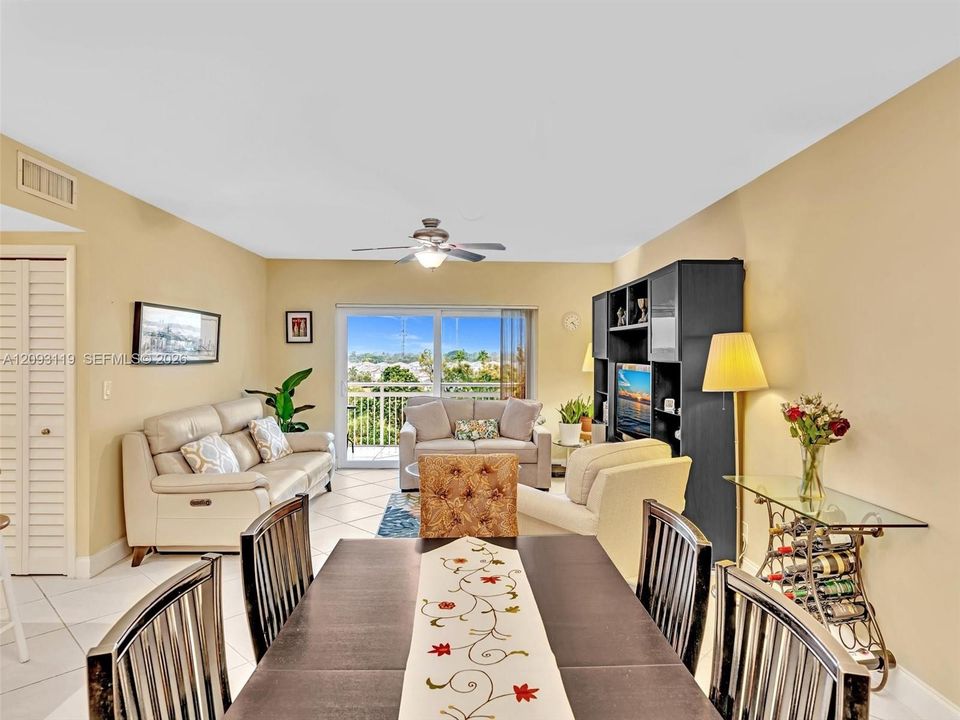 For Sale: $230,000 (2 beds, 2 baths, 1132 Square Feet)