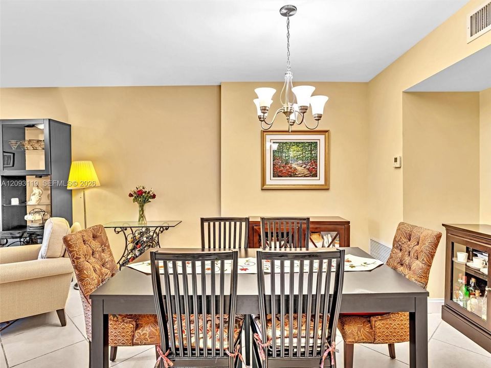 For Sale: $230,000 (2 beds, 2 baths, 1132 Square Feet)