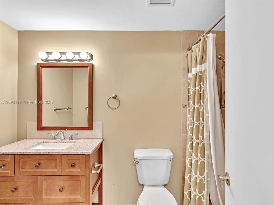 For Sale: $230,000 (2 beds, 2 baths, 1132 Square Feet)
