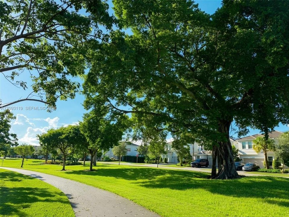 Hillcrest and Parkview residents enjoy exclusive access to beautiful landscaped gardens and walking trails—ideal for exercise or a relaxing stroll
