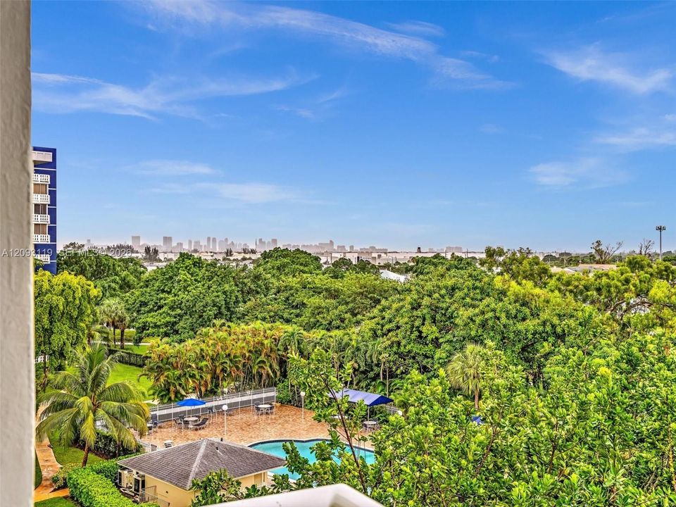For Sale: $230,000 (2 beds, 2 baths, 1132 Square Feet)