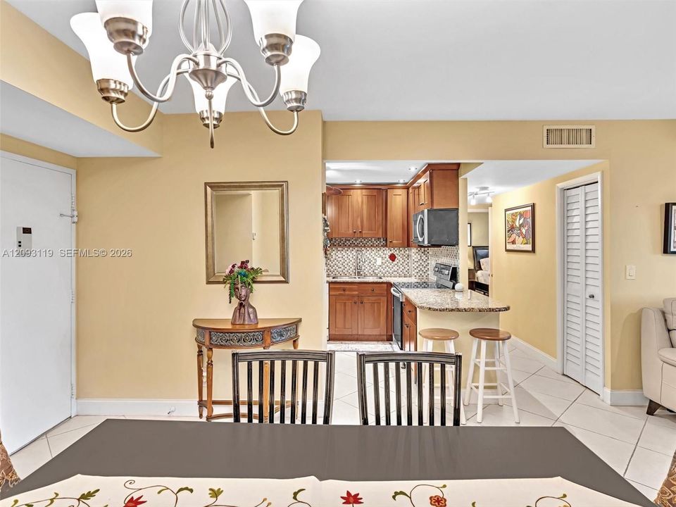 For Sale: $230,000 (2 beds, 2 baths, 1132 Square Feet)