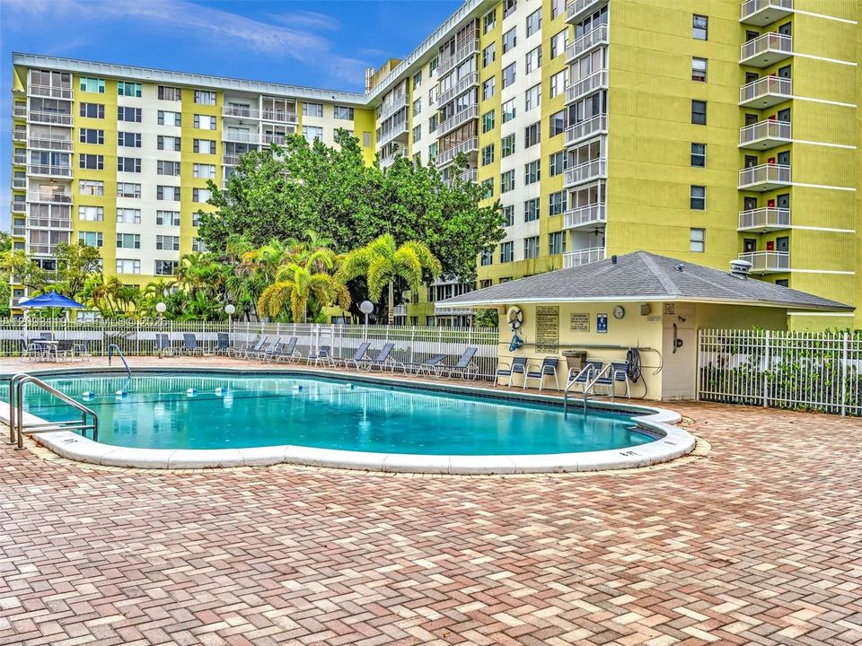 For Sale: $230,000 (2 beds, 2 baths, 1132 Square Feet)