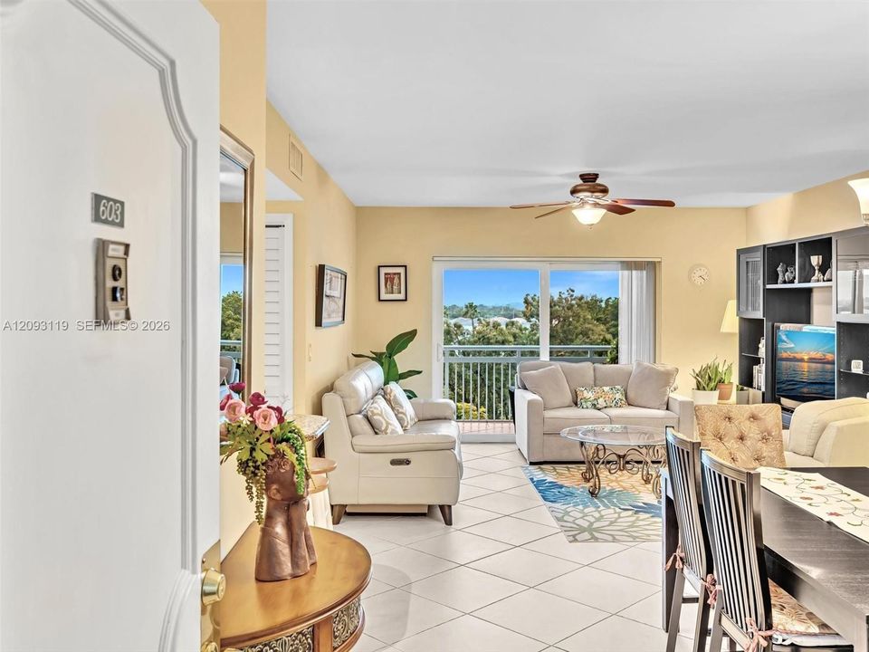 For Sale: $230,000 (2 beds, 2 baths, 1132 Square Feet)