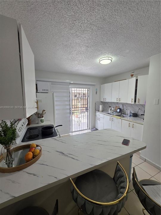 En Venta: $243,902 (2 camas, 2 baños, 980 Pies cuadrados)