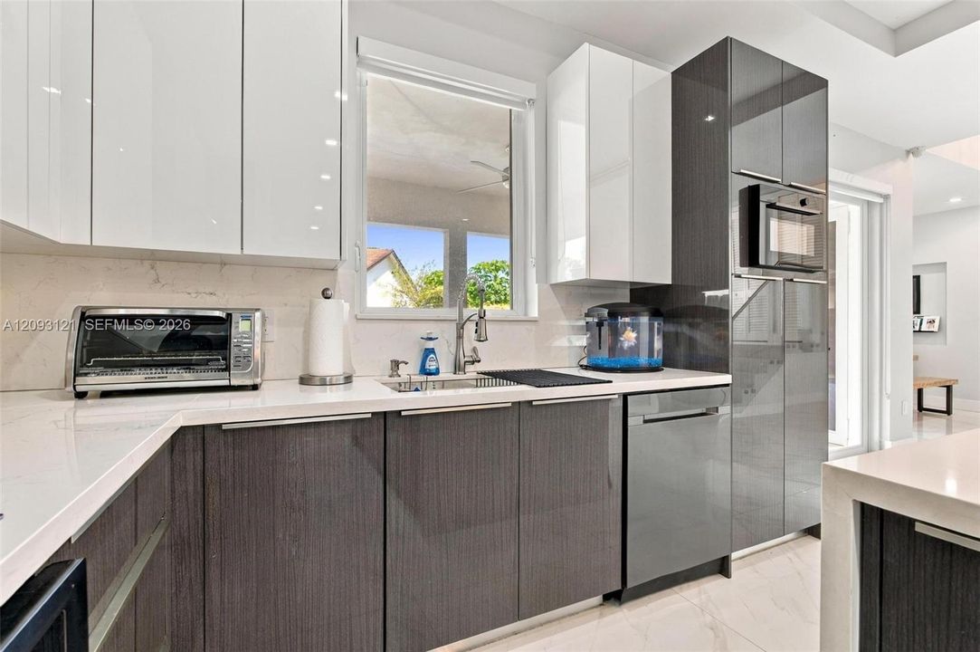 На продажу: $799,000 (4 спален, 2 ванн, 2123 Квадратных фут)