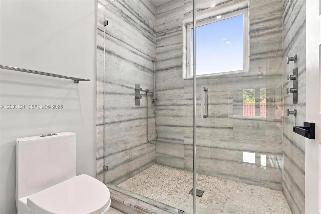 На продажу: $799,000 (4 спален, 2 ванн, 2123 Квадратных фут)