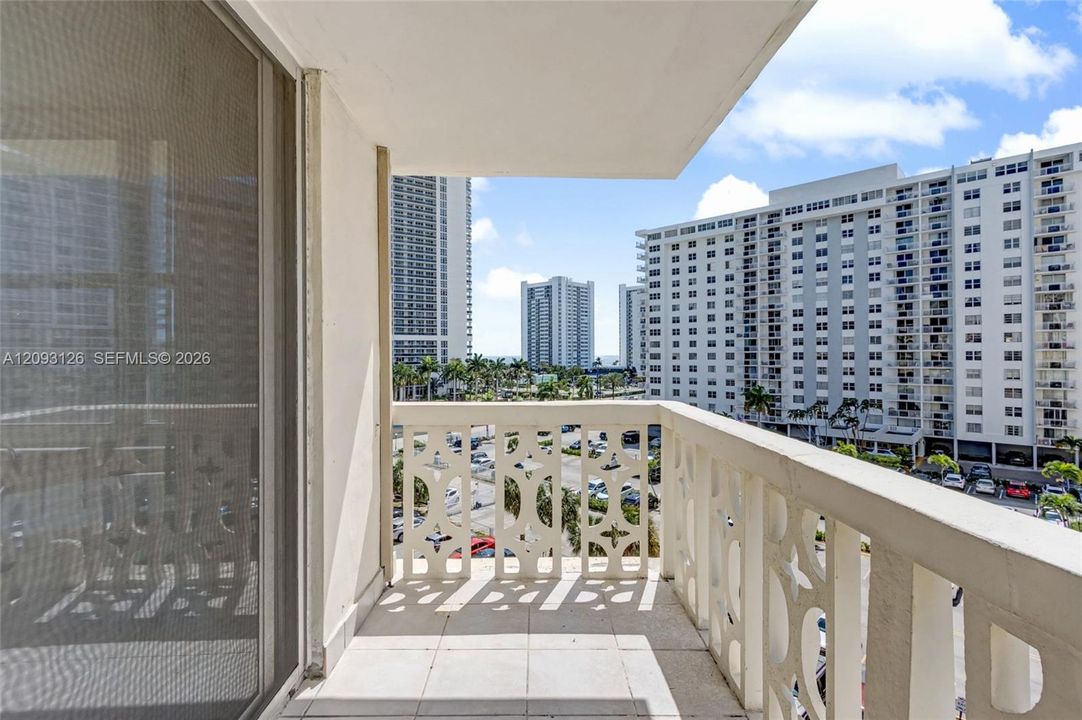 На продажу: $305,000 (2 спален, 2 ванн, 1176 Квадратных фут)