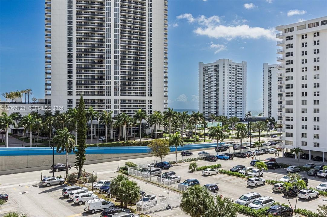 На продажу: $305,000 (2 спален, 2 ванн, 1176 Квадратных фут)