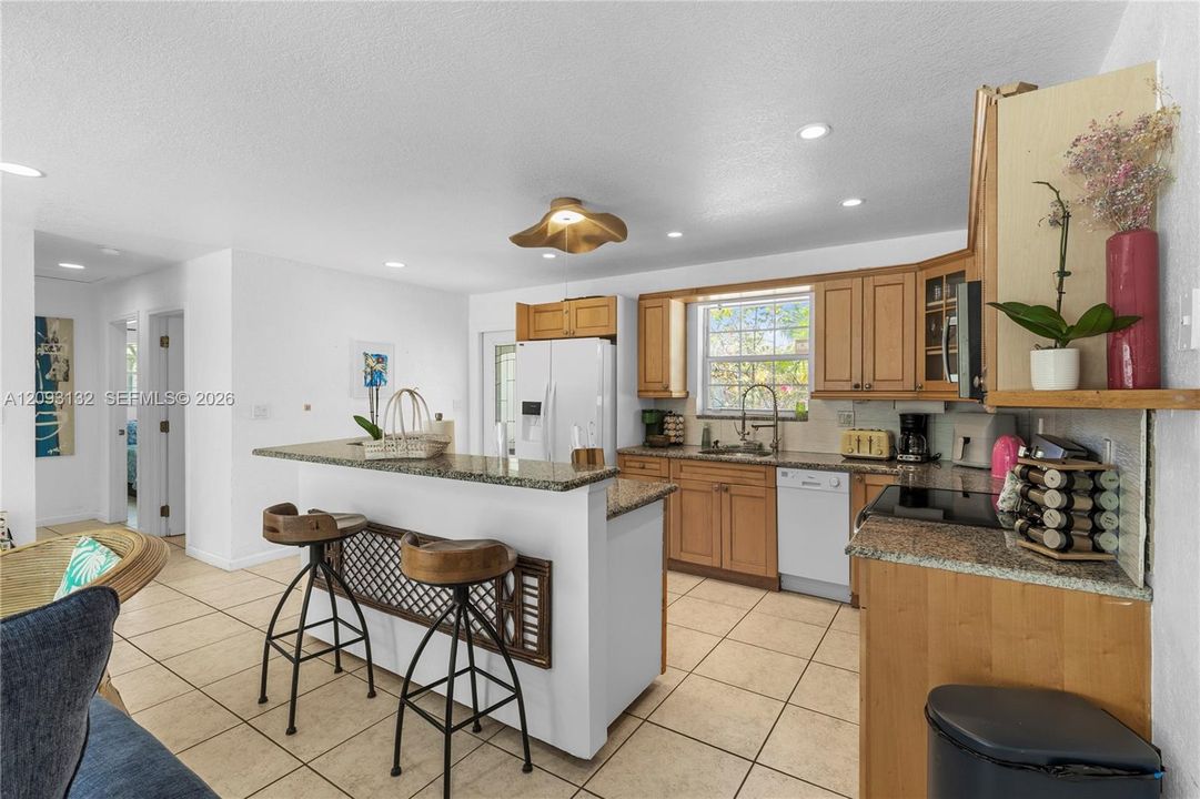 En Venta: $680,000 (3 camas, 3 baños, 1506 Pies cuadrados)