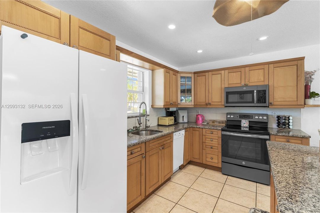 En Venta: $680,000 (3 camas, 3 baños, 1506 Pies cuadrados)