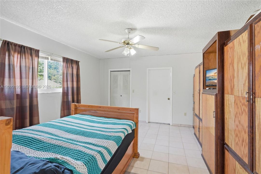 For Sale: $1,125,000 (4 beds, 3 baths, 1813 Square Feet)