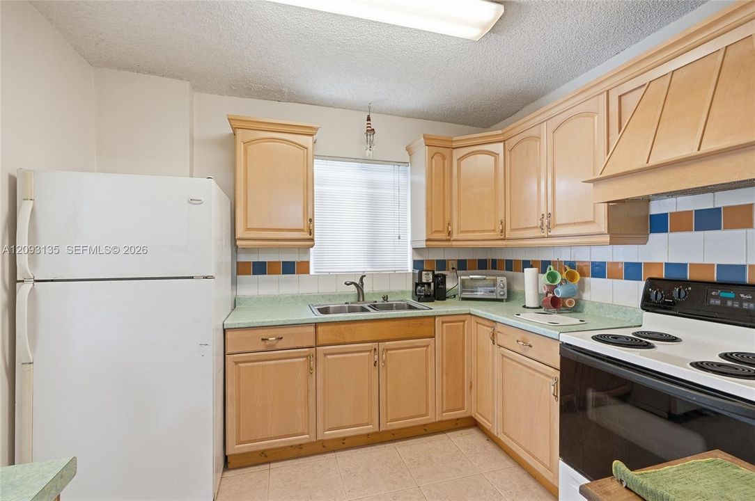 For Sale: $1,125,000 (4 beds, 3 baths, 1813 Square Feet)