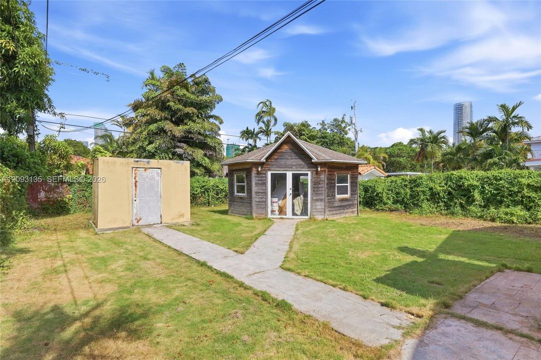 For Sale: $1,125,000 (4 beds, 3 baths, 1813 Square Feet)